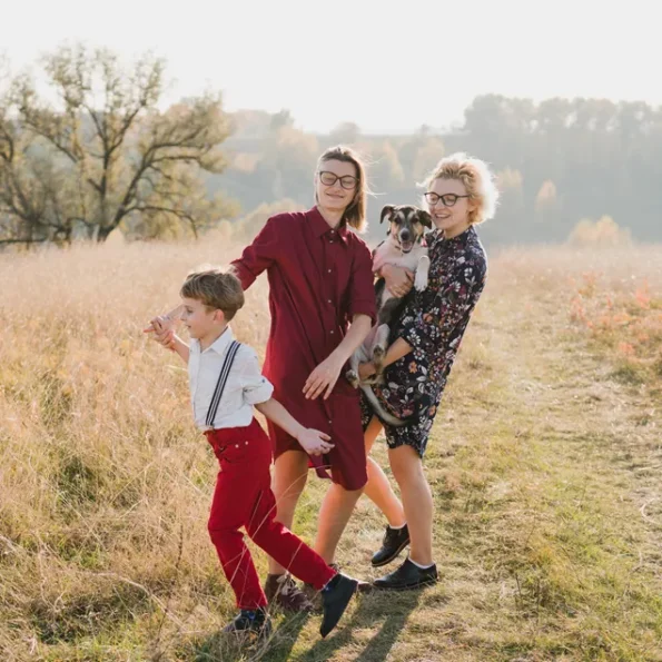 can same sex couples foster