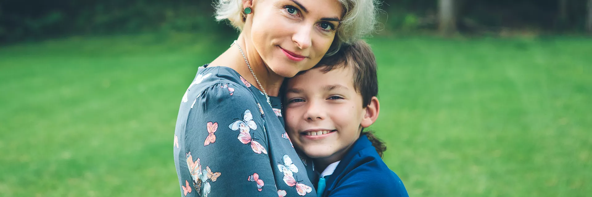 can single people foster